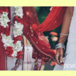 Uttar Pradesh News : दो युवतियों को आपस में हो गया प्यार, घर से भागकर मंदिर में कर ली शादी