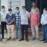 ट्रकों और बसों से अवैध वसूली करने के आरोप में महराजगंज जिले के एआरटीओ, पीटीओ समेत 8 गिरफ्तार